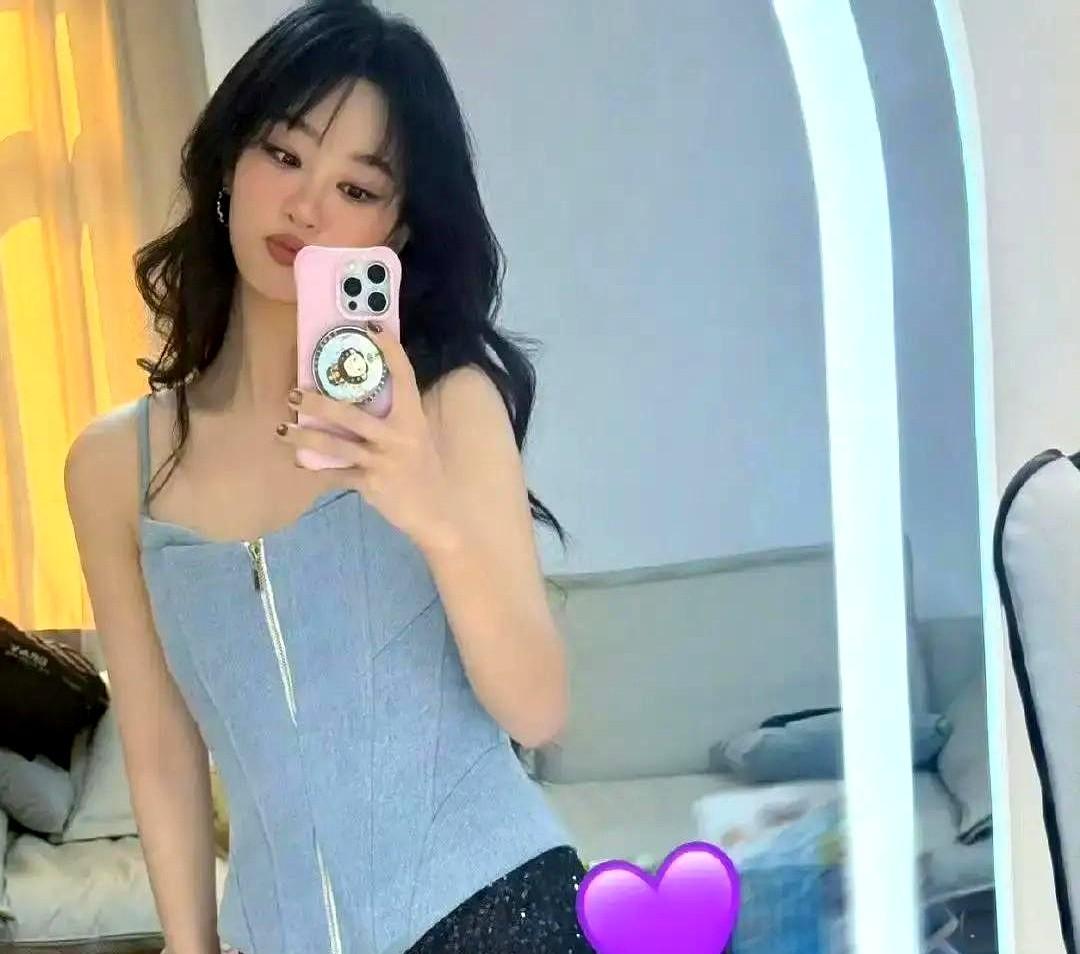 李雪琴给杨紫发那事我知道了，杨紫秒回：真心话大冒险吧？全场笑炸。但这不是综