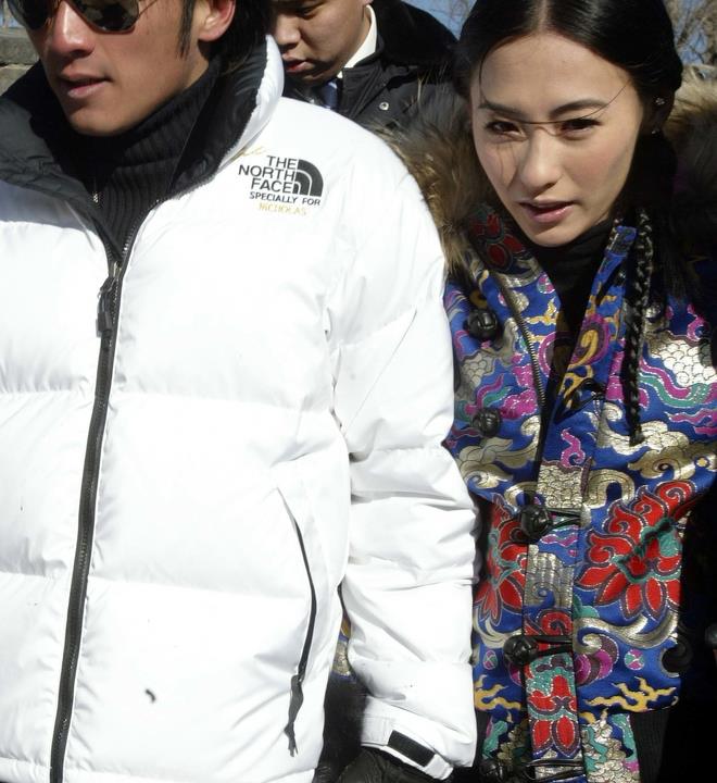 谢霆锋又有新身份去看新生小外甥了，谢婷婷二胎儿子Brooklyn出生，都说外甥像