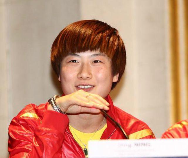 孙颖莎为什么还是像一个小孩子？莎莎虽然已经23岁但是外表和作风看起来还是像一个