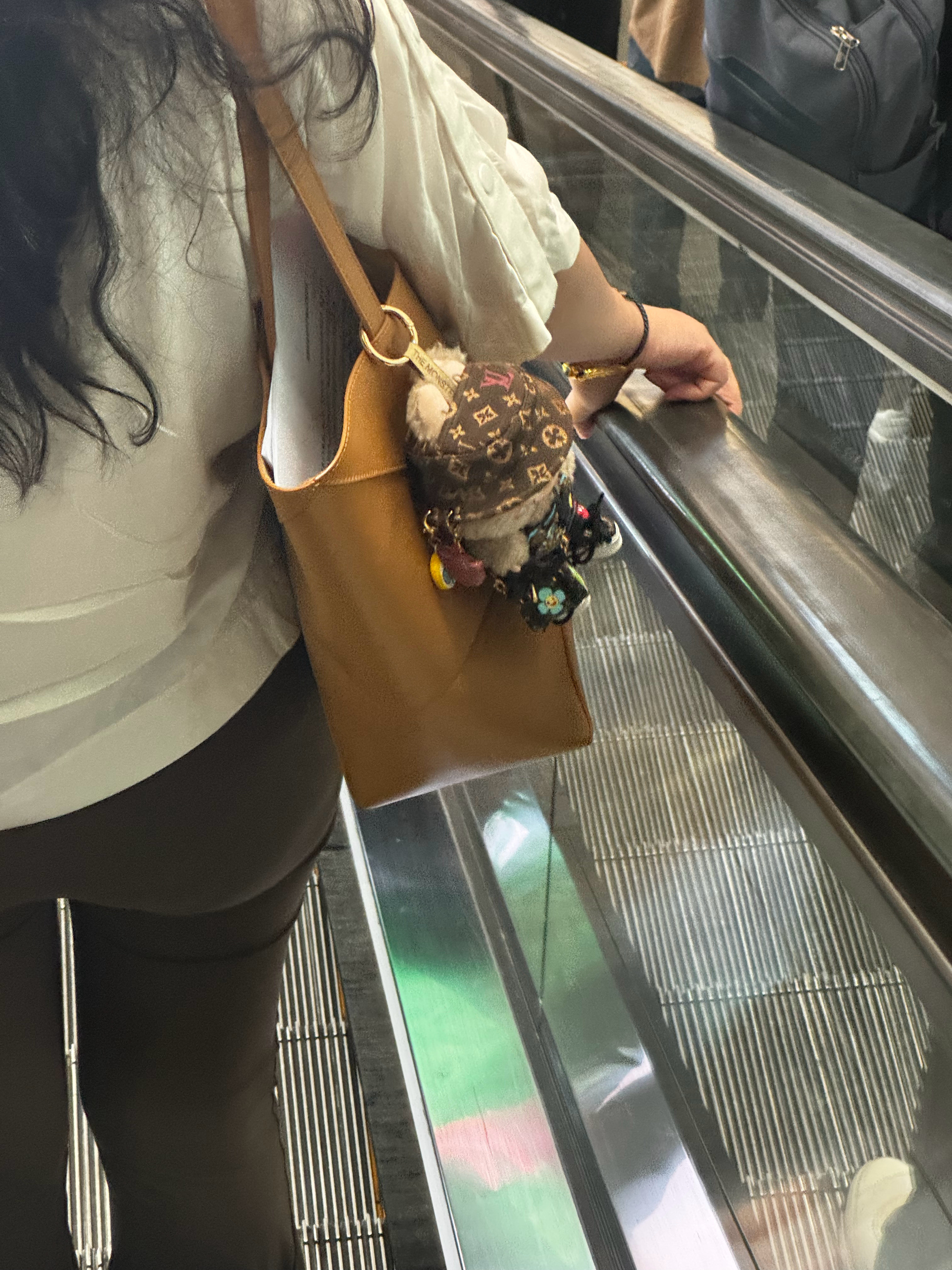 这个labubu的帽子是不是比它自己还贵​​​
