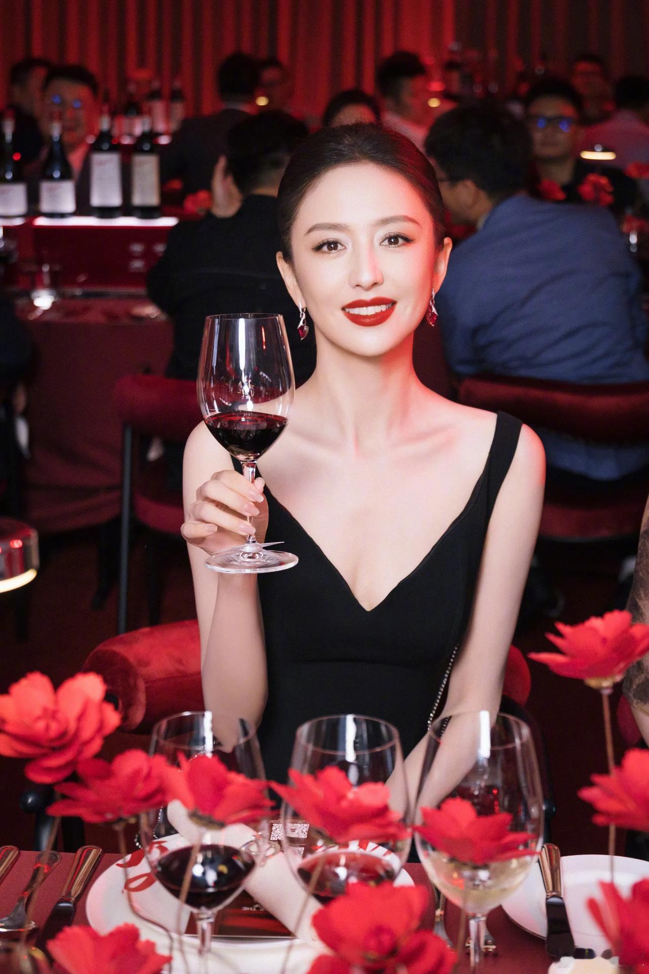 美丽的佟女士一起共度今晚吗[害羞]佟丽娅娱乐