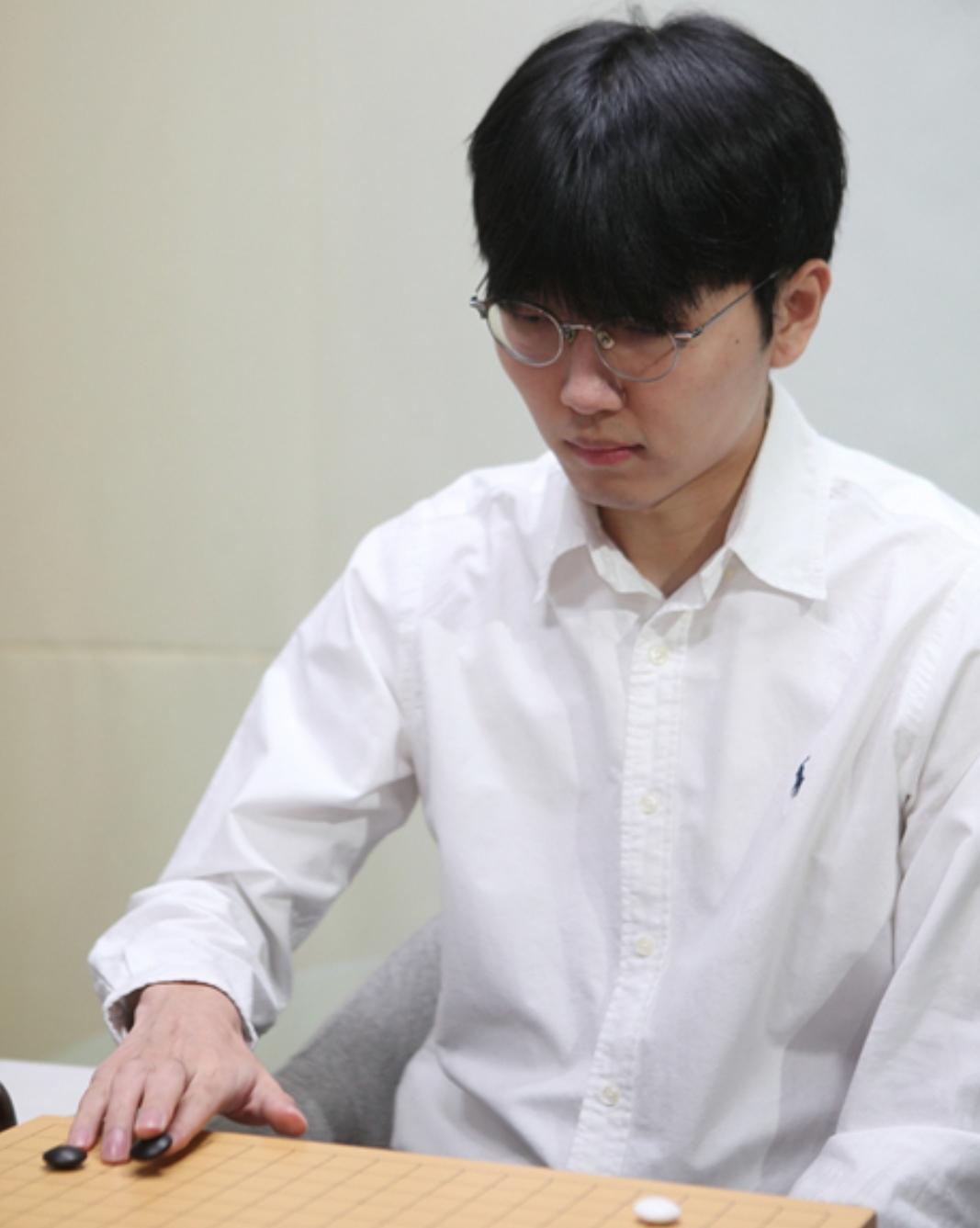 惧怕廖元赫~挑中范廷钰元月28日，第15期野狐人气争霸赛8进4强率先进行两