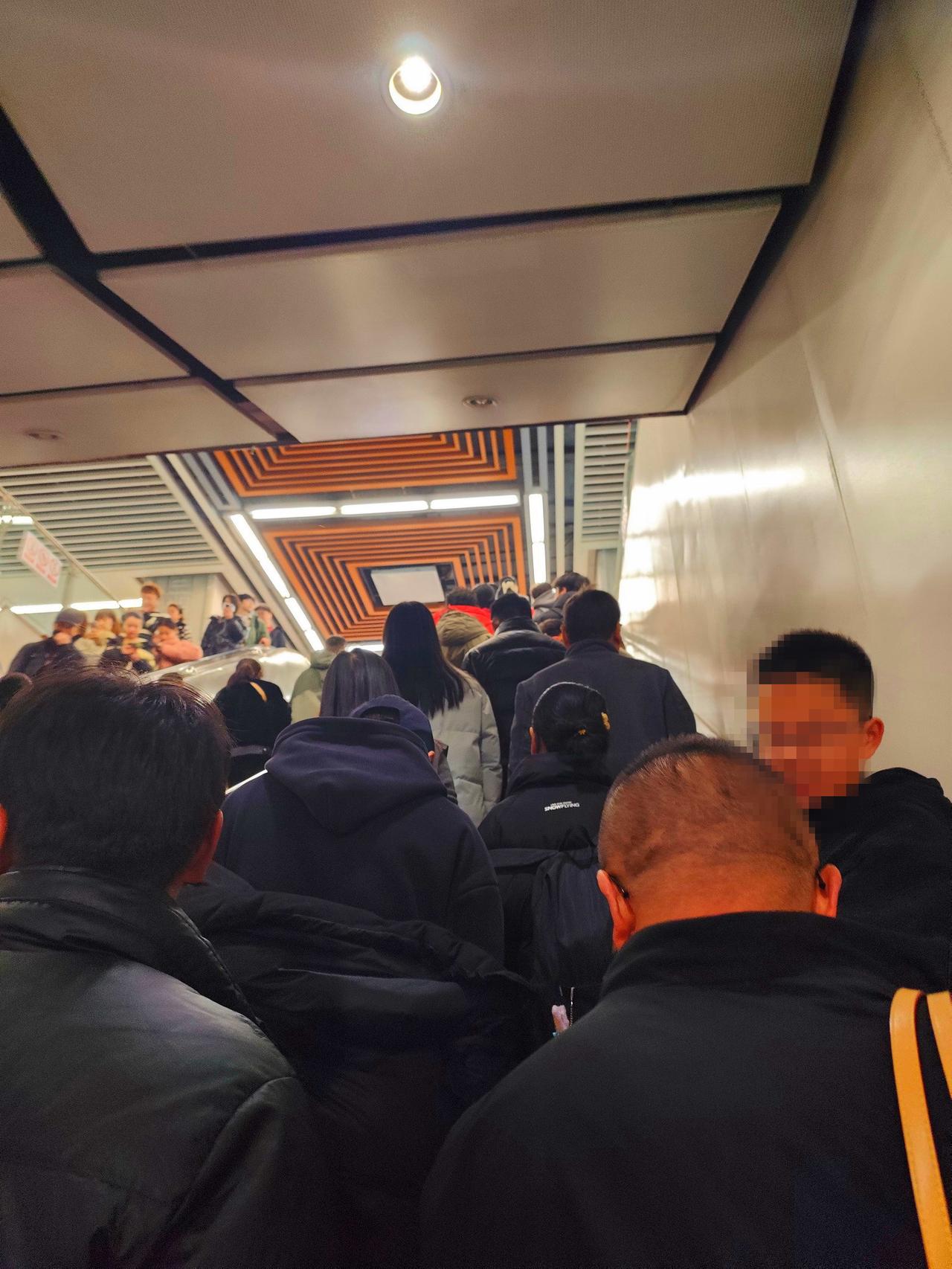 西安地铁客流大跳水？年前的西安街头，真相令人意外！马上过年了，大家猜猜这几天西安