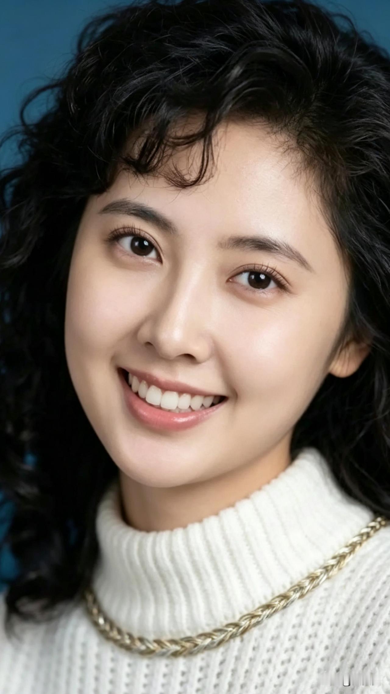 朱琳扮演的女儿国国王，那真是经典中的经典，至今无人超越。