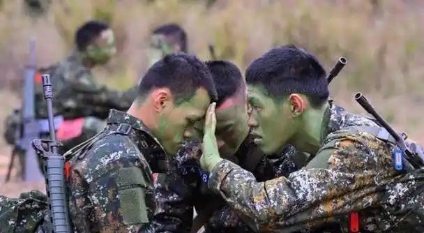 台湾自己起内讧了？台湾士兵突然发出来灵魂拷问：“两岸一旦开战，台湾失败后，阵亡的