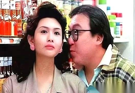 “你老婆可是王晶玩了9年的女人，当接盘侠爽吗？”婚礼上，有人就这么当众往沈嘉伟心