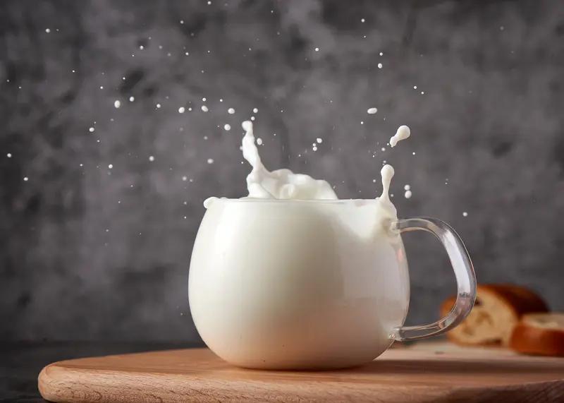 婆婆有点缺蛋白，医生在她出院时建议，多吃点牛奶、鸡蛋等含蛋白比较高的食物。那