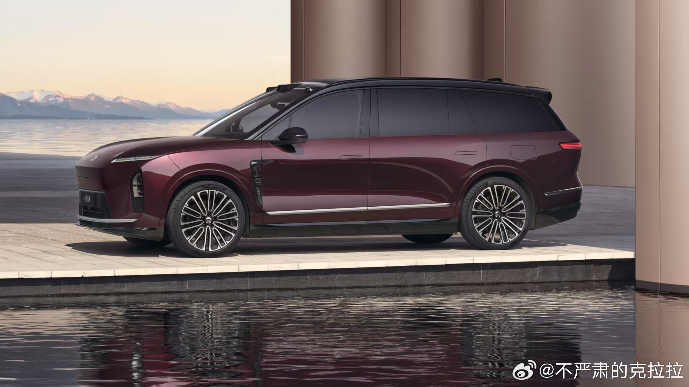 ES8M42星云红原来真有这个颜色我前几天看到大家在车友群里流传的照片我以