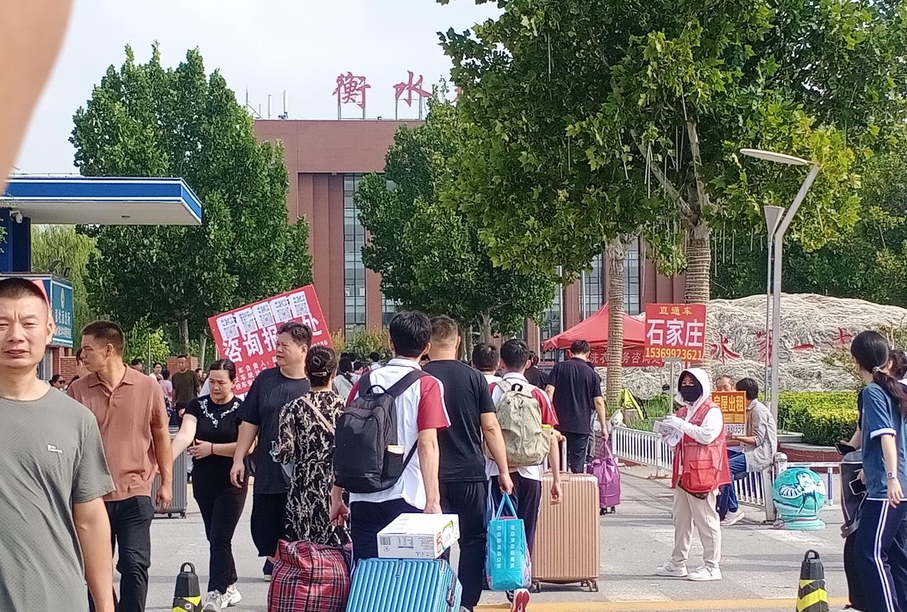 今天，真的是被衡水中学惊到了。今天上午，是衡水泰华中学开学时间。从早晨7点多开