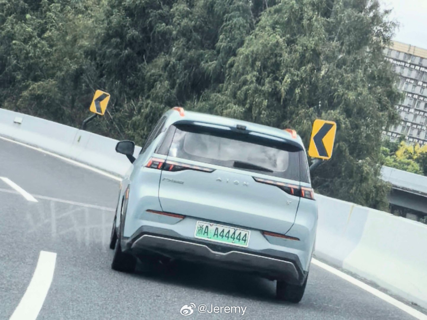 一些比较厉害的车牌。红旗H9