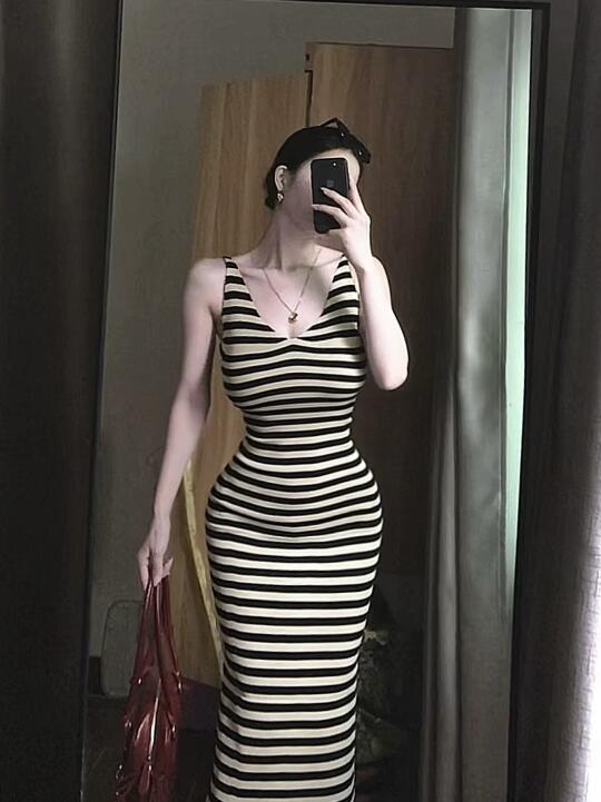 今天的日常美女感是条纹裙给的！