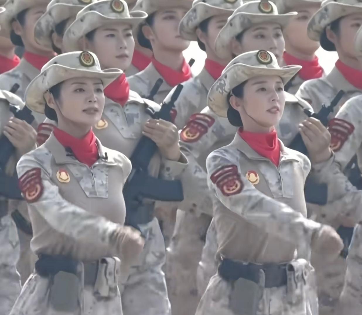 被阅兵上的女兵方队狠狠硬控了，不仅帅气，颜值还那么好看，觉得比女明星更漂亮更美丽