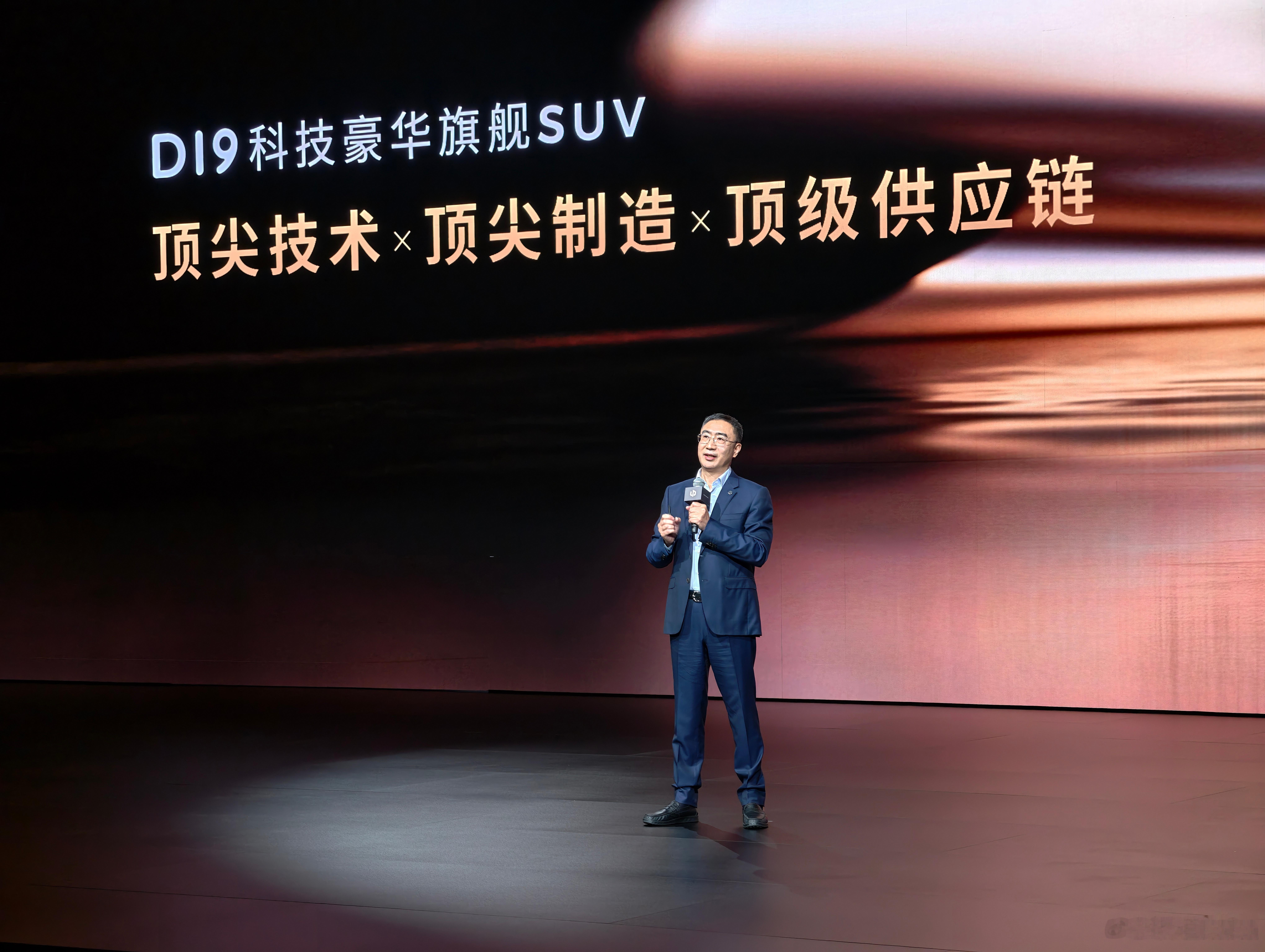 零跑过去一直在讲供应链垂直整合的故事。也就是说，大到电机、电控、或者保险杠，小到