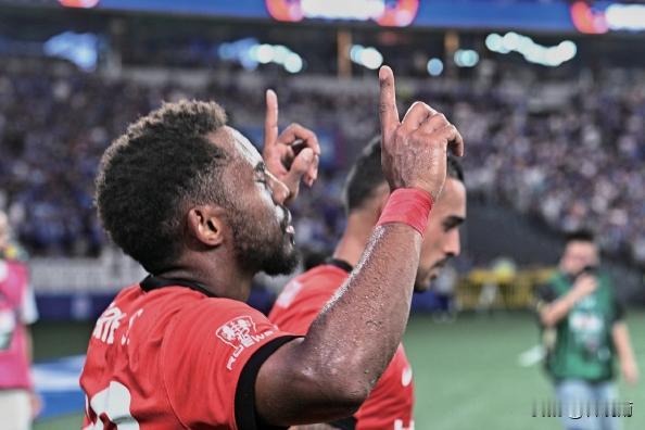 随着加布里埃尔重返上海海港，新赛季上海双雄海港和申花的外援配置齐了，看看谁家的强