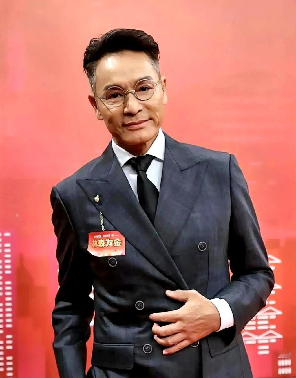 同是TVB的老熟脸，这命运差得也太离谱了：郭晋安离巢是去当“包租公”享受人生，而