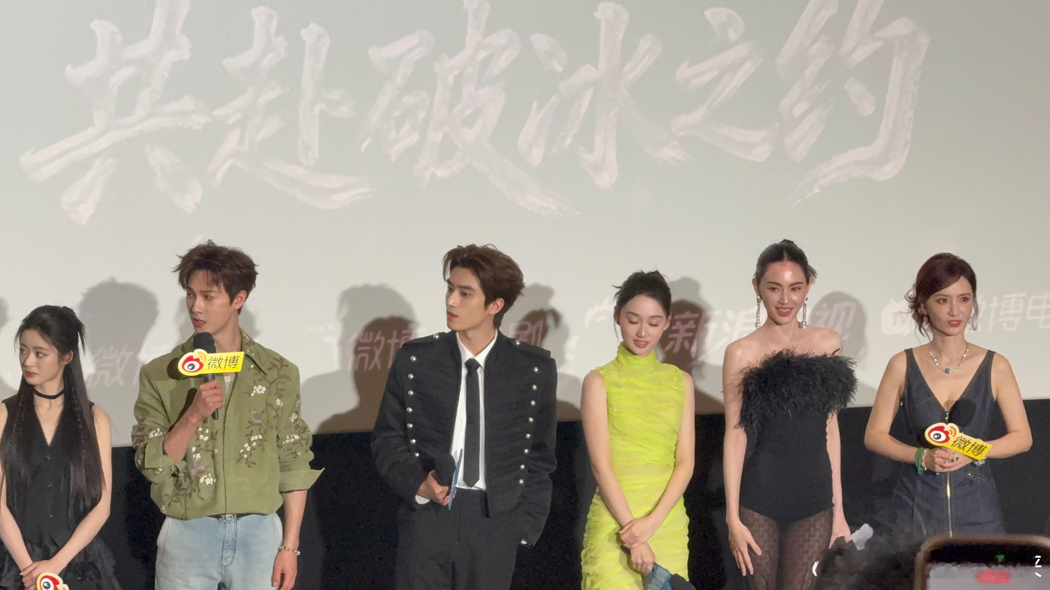 张萌爆料李昀锐张康乐穿老头衫谁懂啊！张萌爆料的时候我嘴角就没下来过！李昀锐那种