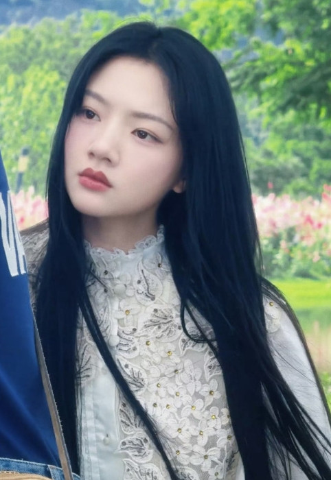 这个任敏谁会不爱啊！妥妥白月光初恋型，真的是绝了，爱上任敏就像爱上呼吸一样简单，