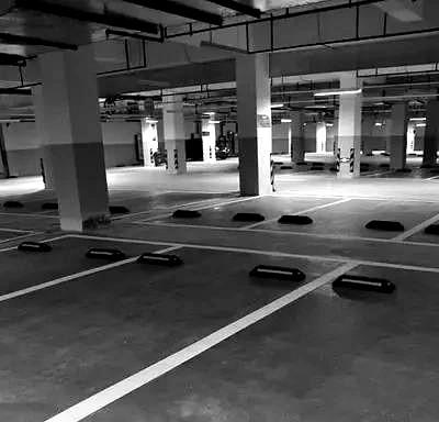 我想我的脑袋被驴踢过！物业说停车位租金300元一个月，我却傻乎乎买了个车位八万