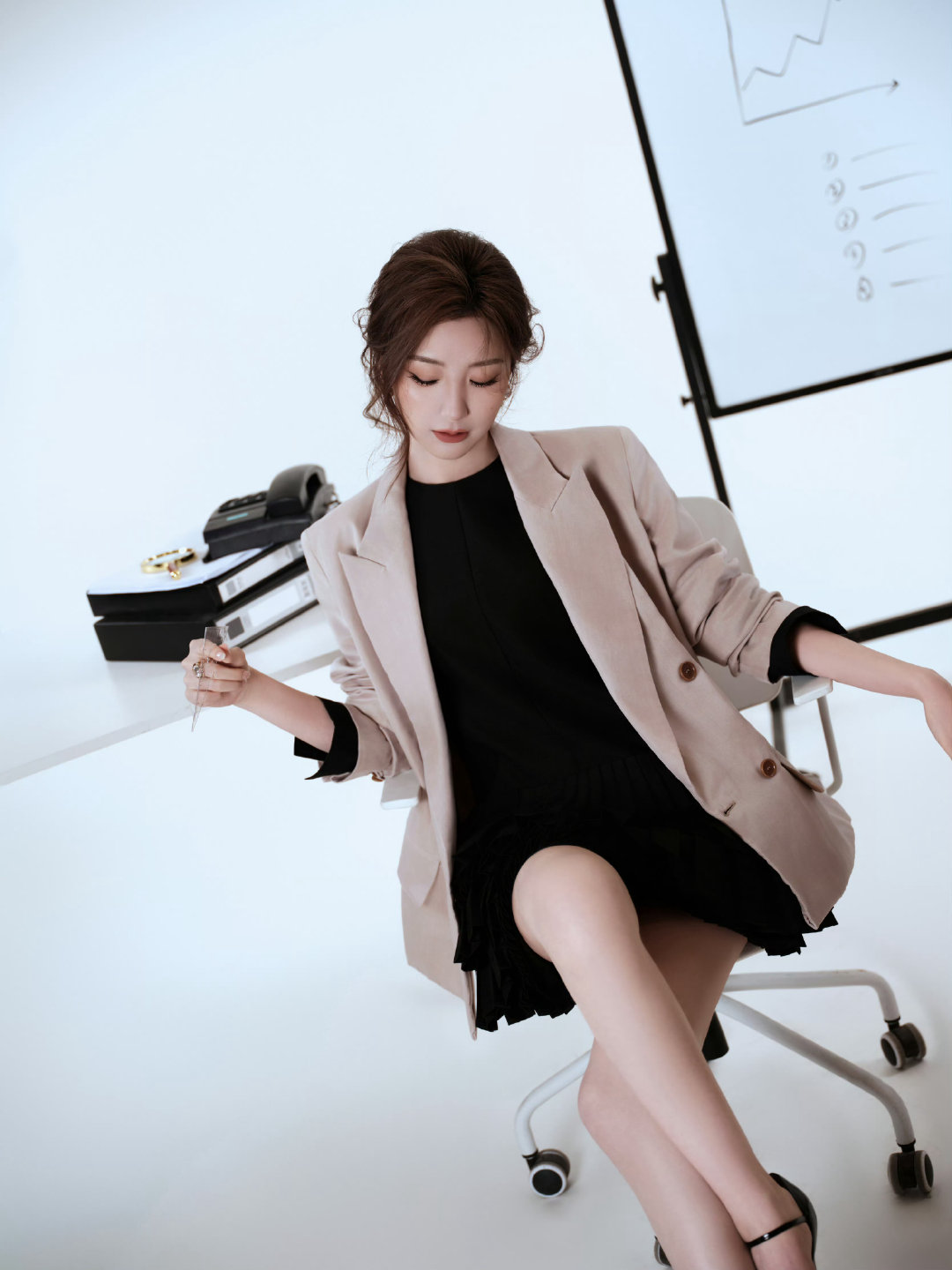 毛晓彤x妖娆女秘书​