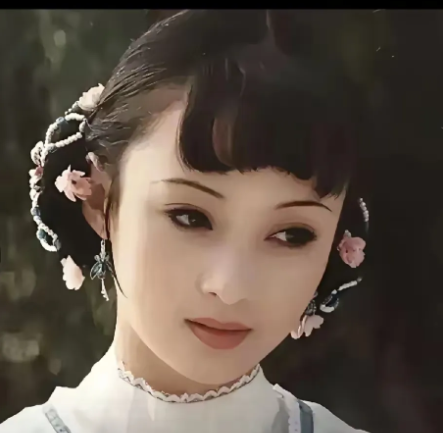 很多人都觉得陈建斌没娶吴越，是因为两人不是一个段位的！两人原生家庭差距大，吴越