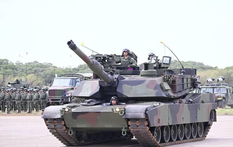 美国最后一批M1A2T坦克已抵台！就在4月26日深夜，台北港一片