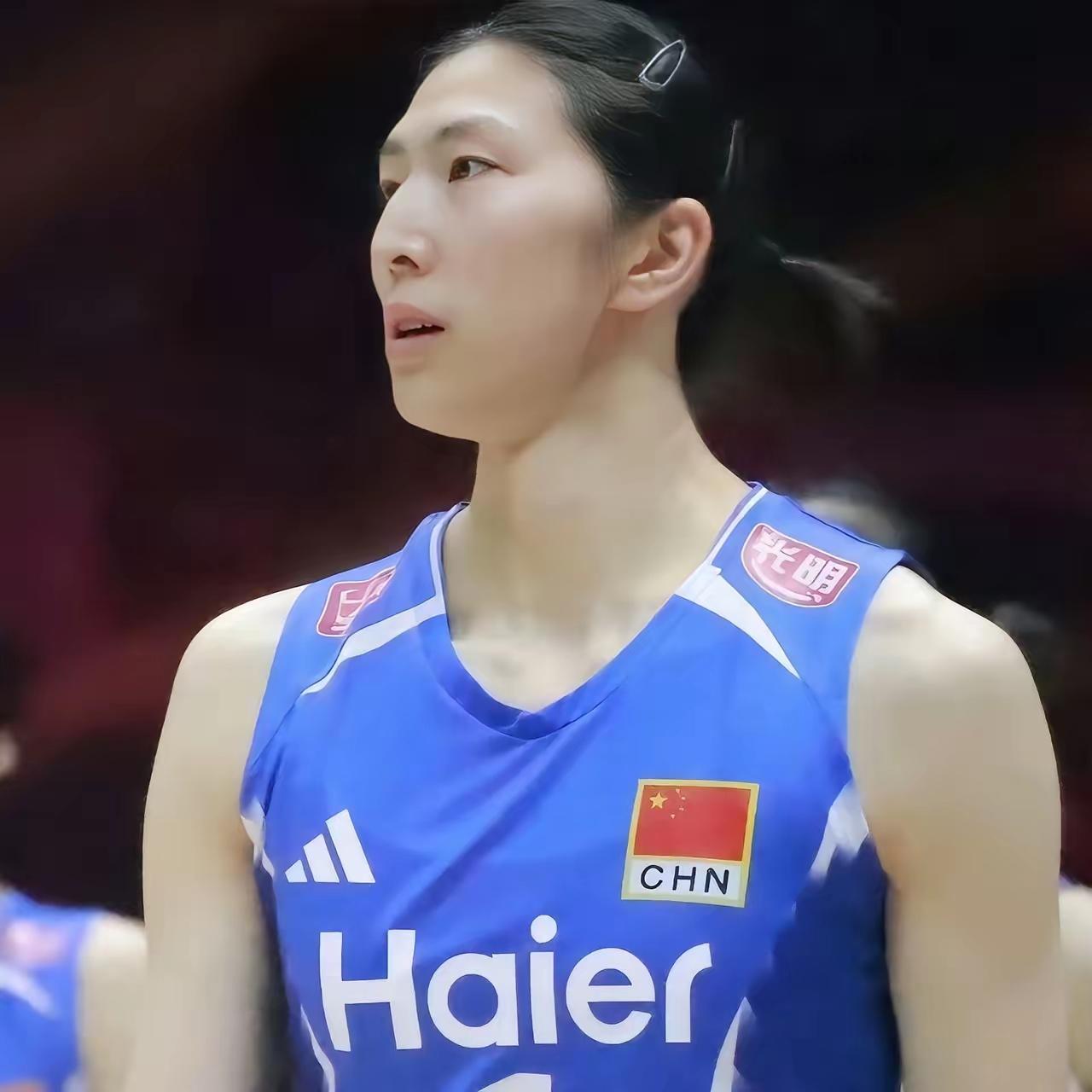 我有种预感！用不了多久，吴梦洁就会超过朱婷，原因很简单。中国女排这次能横扫日