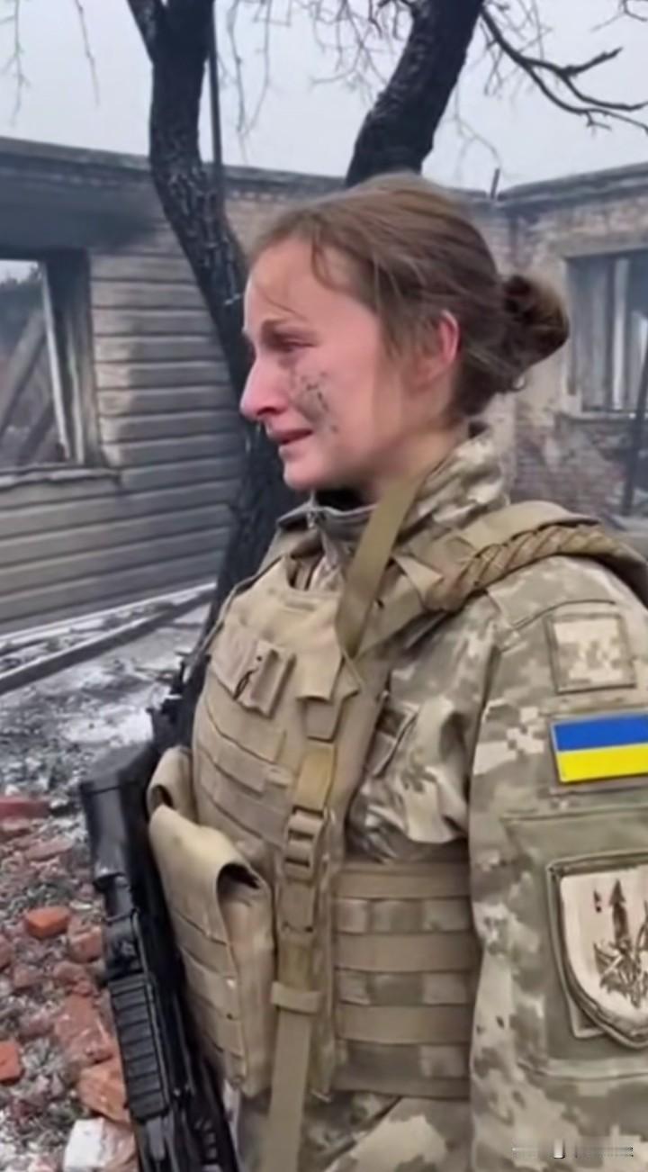 战争是残酷的，尤其是那些身处一线作战的乌克兰女兵。尽管她们满怀爱国热忱，有着不惧