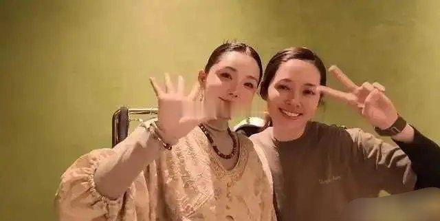 郭碧婷41岁生日素颜出镜，老爸罕见露面破传闻，闺蜜夕又米更抢镜，老公向佐不在好轻