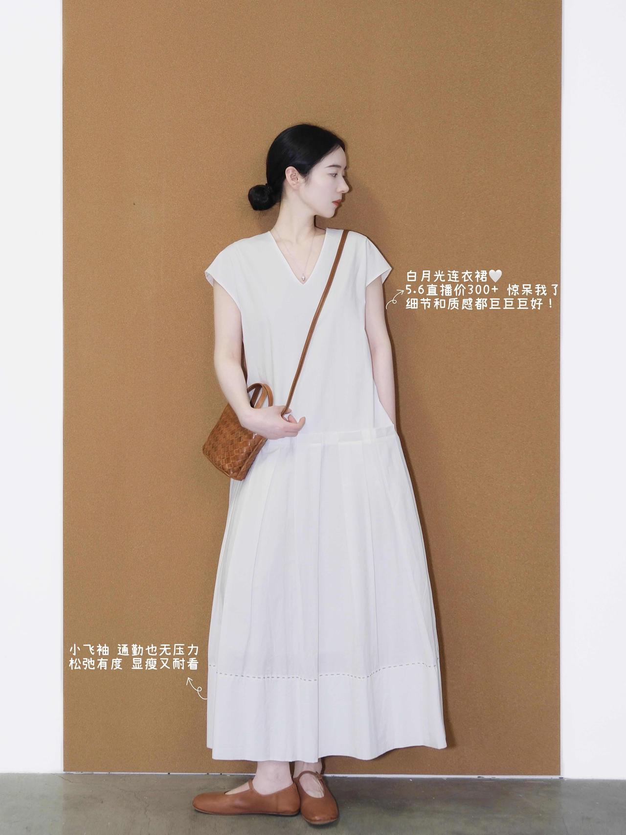 超实用的夏季穿搭灵感！无论是温柔白月光连衣裙、清爽条纹套装，还是随性的T恤花