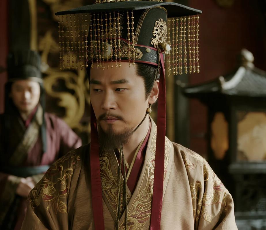 被掩盖的夺嫡内幕，太子李建成比弑亲的李世民更心狠手辣？你们知道吗？历史书里