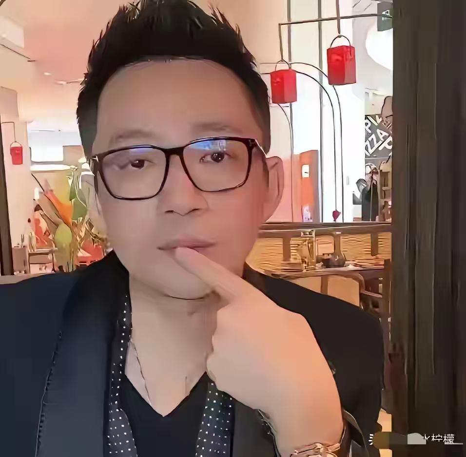 汪小菲状态吓人！眼神带杀气，再这样真要出大事圈内人都知道，他早就被确诊了抑