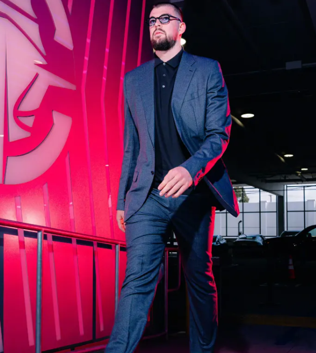 交易潜在方案：祖巴茨1900w换老鹰奥孔古1200w+丹尼尔斯700w，合同配平