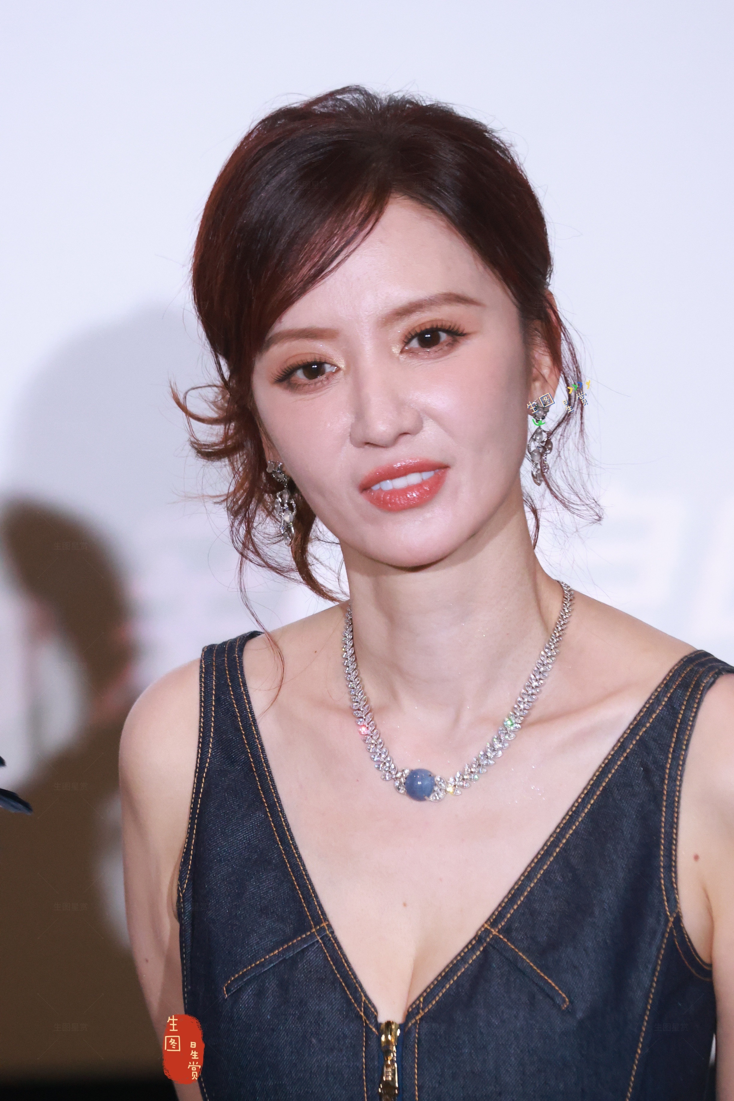 张萌就是女王，女王就是张萌冰湖重生追剧团生图