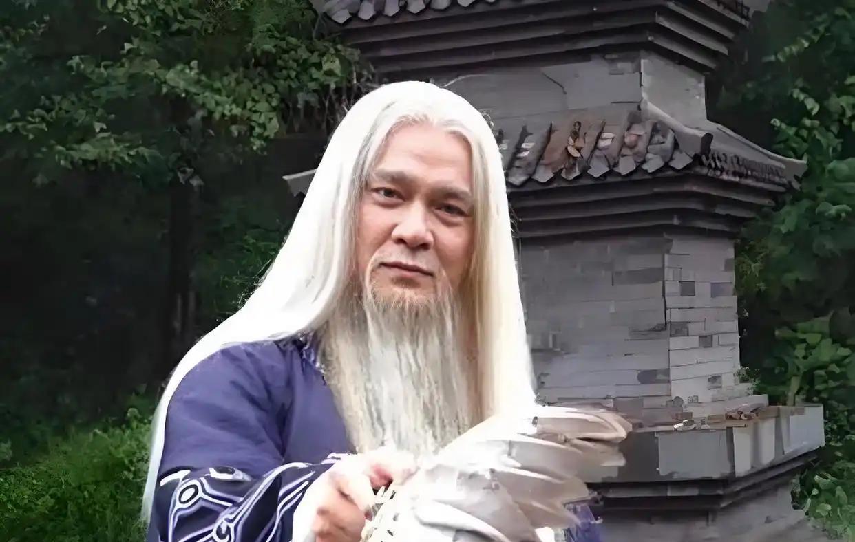 金庸武侠有个反常识的铁律：越残缺，越无敌。你以为是健全人称霸江湖？错了，真正