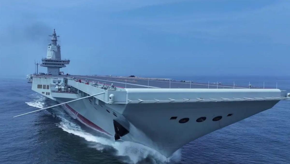 中国福建舰正式服役，美国反应激烈，专家公开承认：美军优势不再。骄傲！福建号正式入