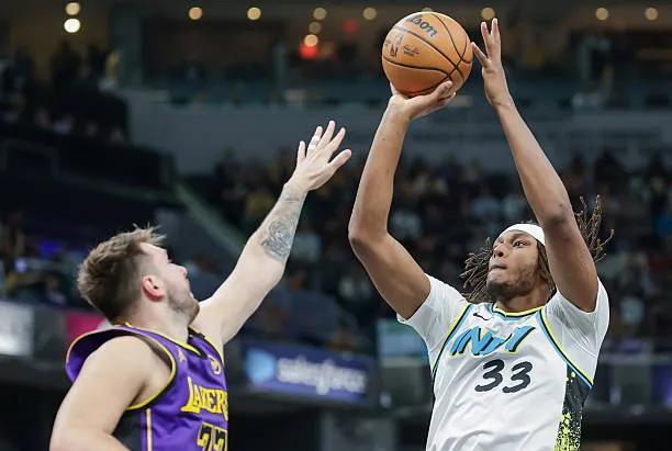 ESPN专家KevinPelton认为，特纳是湖人先签后换的潜在目标：“有球