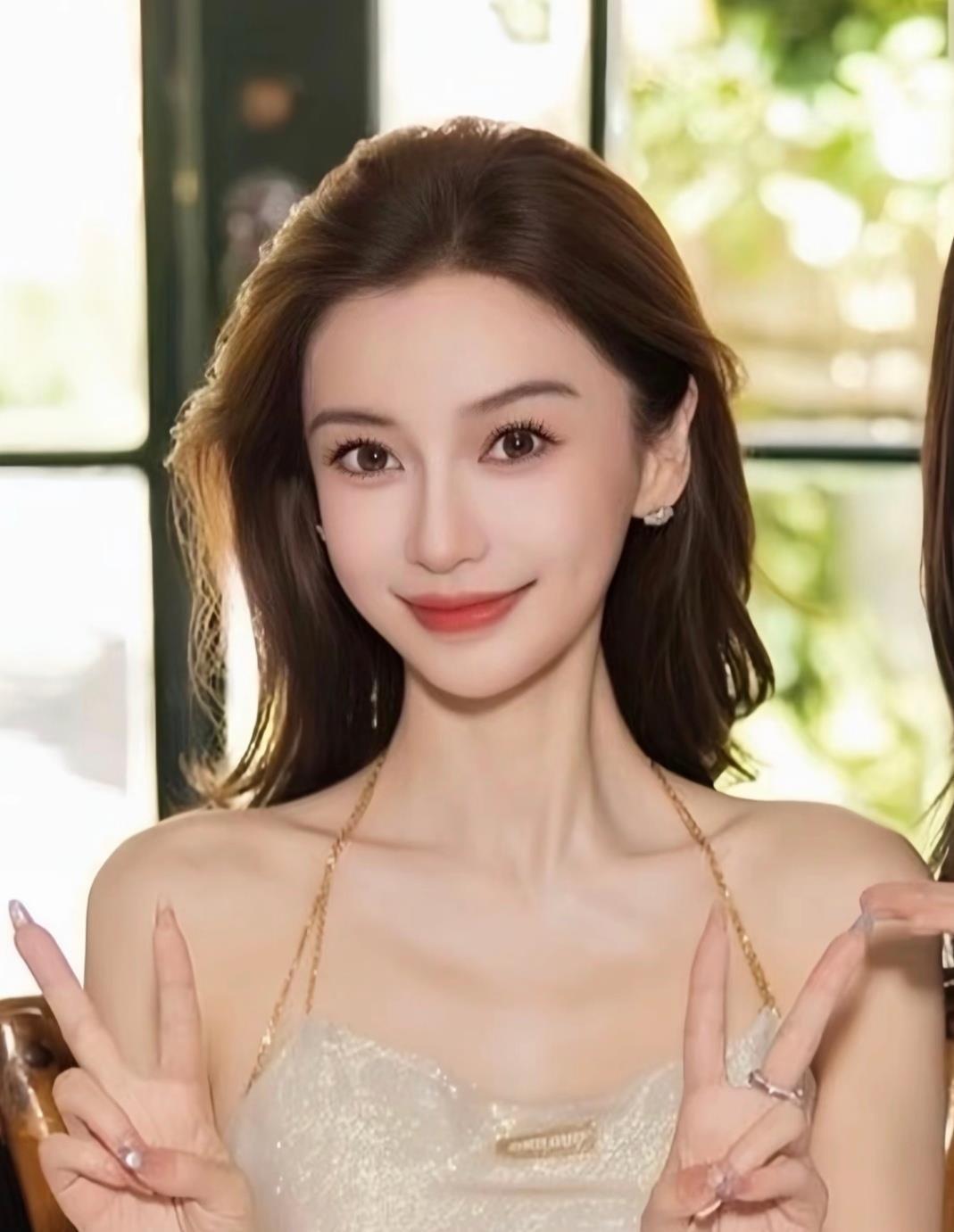 李晨把队里唯一能开车的搭档让出去的时候，估计没想到自己会吸着氧握方向盘。最近《