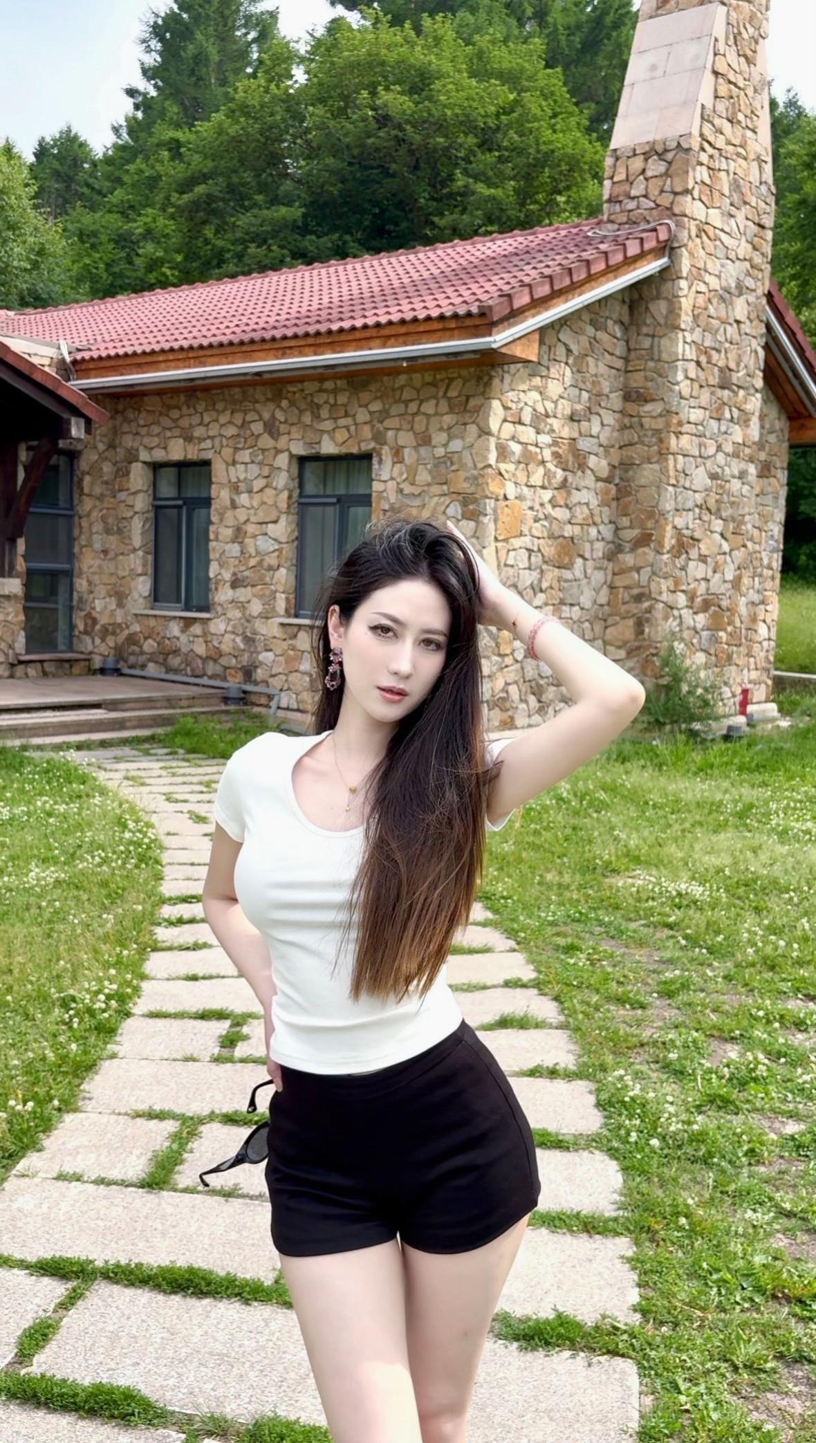 我不祝你美丽 我祝你拥有话语权。御姐