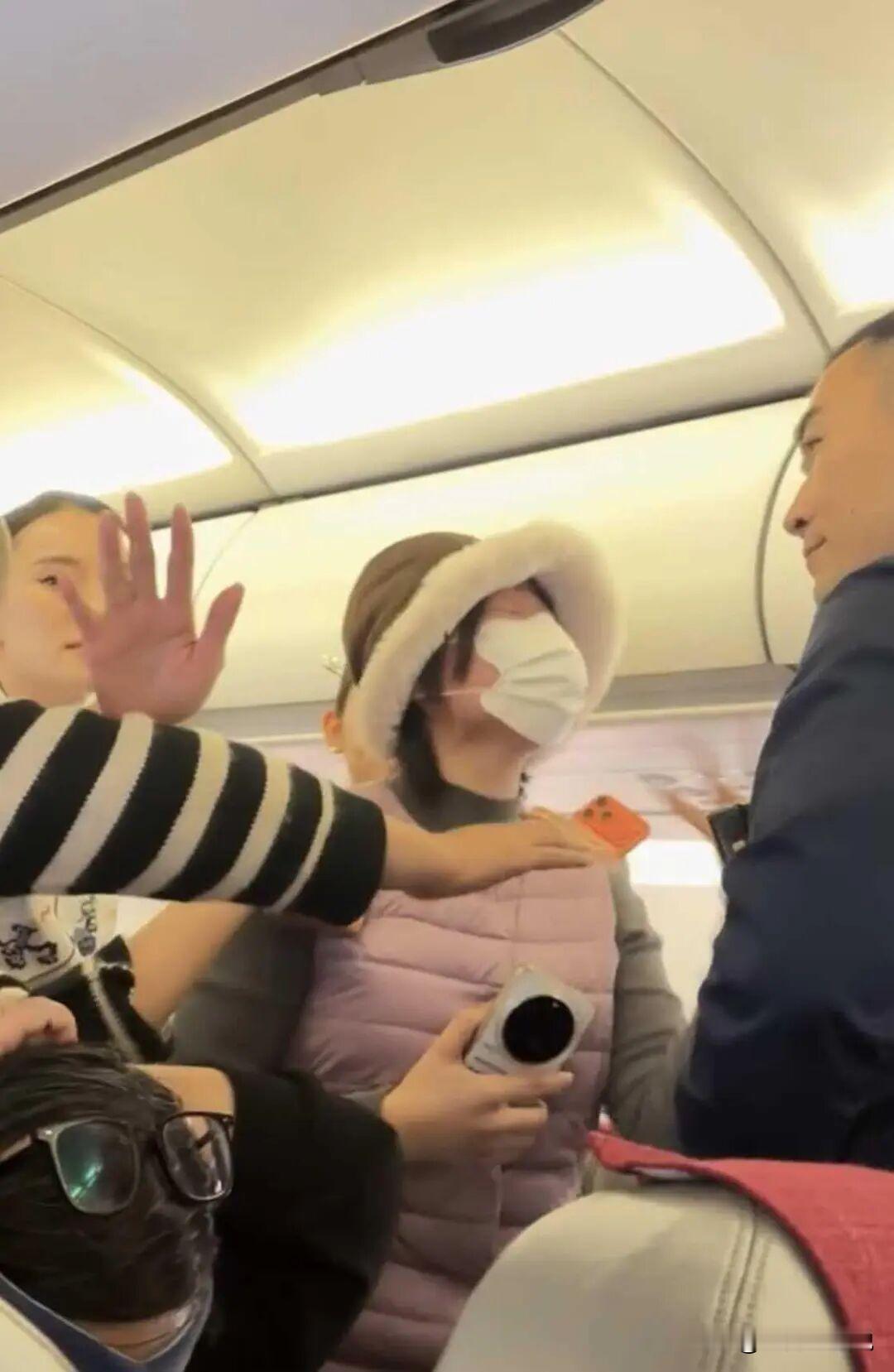 这真是吃饱了撑的吧，竟然在飞机上闹事。那能有好果子吃吗？1月3日报道，天津飞