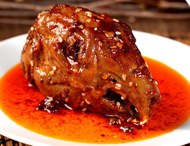 你经历过最恶心的一顿饭是吃什么？一次和同事们一起去一个同事家吃饭。饭菜很丰盛，