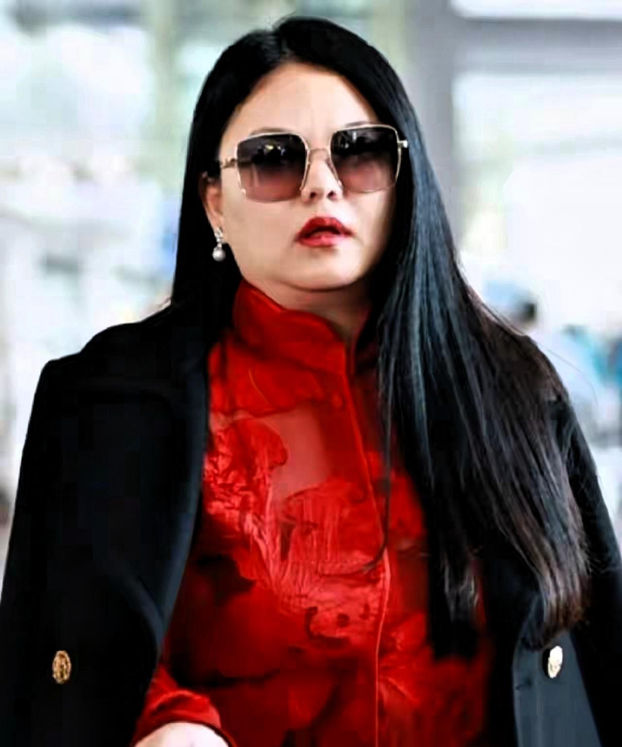 昨晚饭局，一位体制内的老友给我透了个底，听完后背一凉。直接点透了李湘账号被