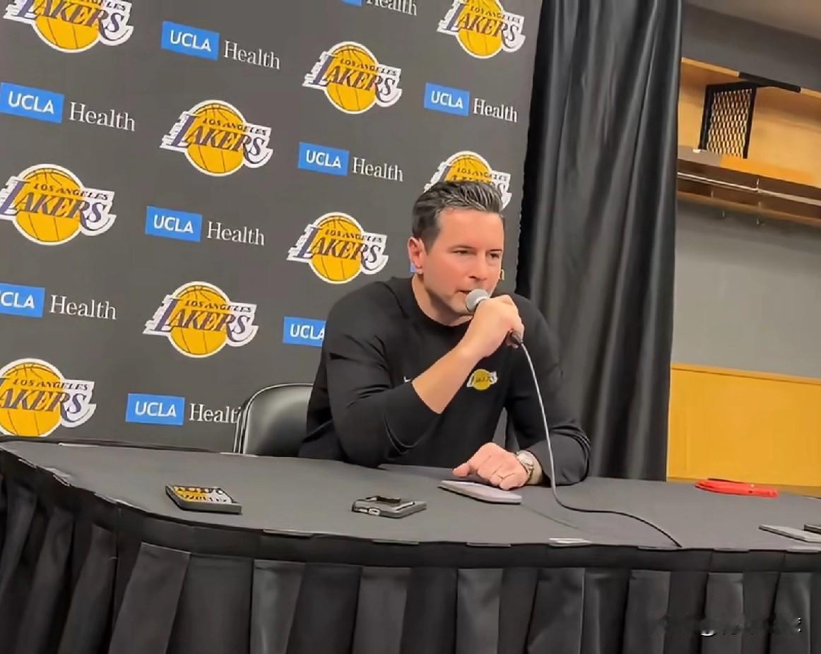 雷迪克说了句公道话啊！今天，湖人队要做客芝加哥挑战公牛队。由于詹姆斯在队内，