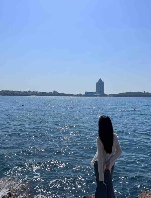 女人出轨，家就真的塌了？这话听着刺耳，像老调重弹，但抛开情绪，里面有些东西值得我