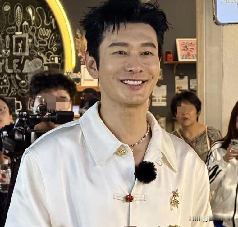 黄晓明，真实的一面曝光！5月27号，向太发了条视频，聊起了黄晓明，还爆了个