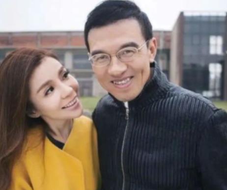 王志向朱迅求婚的时候，朱迅问王志:“你有病吗？”王志:“除了牙齿有点毛病，其他地