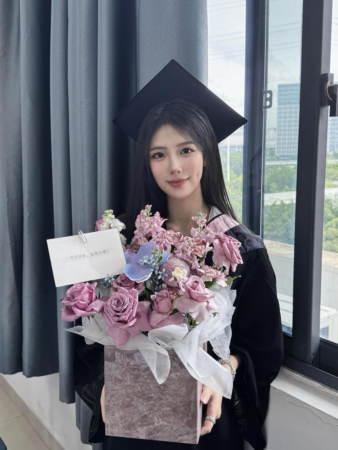 不得不说，现在的女大学生真是太厉害了，反差太大了！