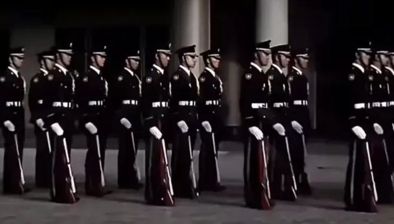 个人认为，凡是类似图一图二这种阅兵仪式的，其周边领国都需要保持高度军事警惕。因