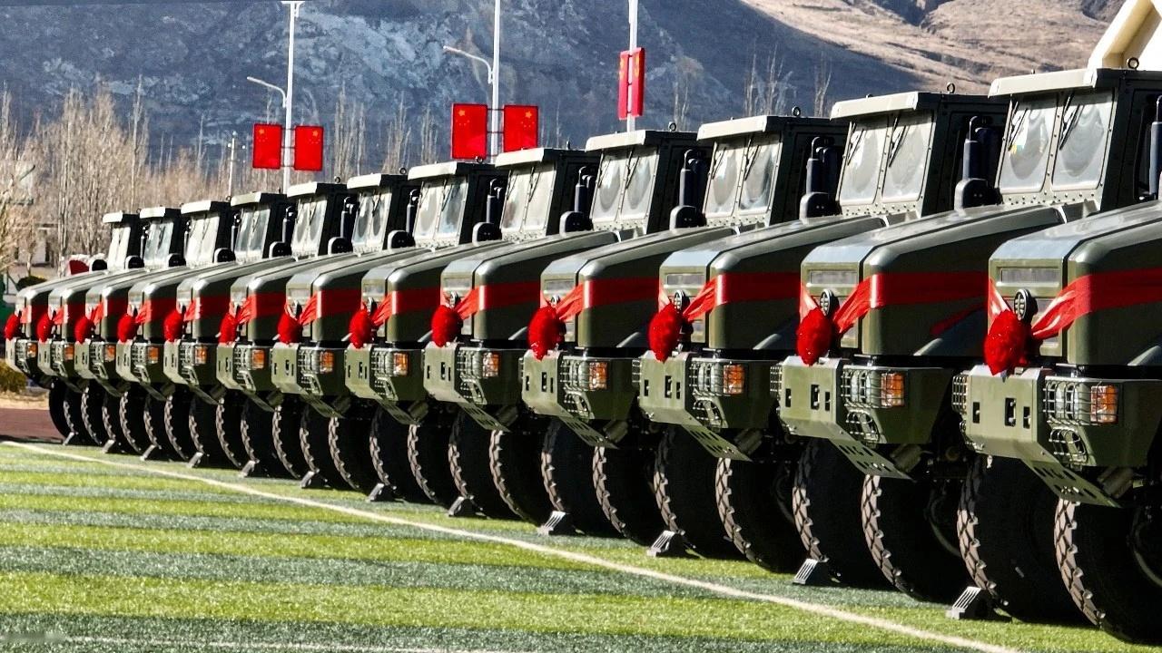 2026陆军第77集团军某旅新年喜迎新装备