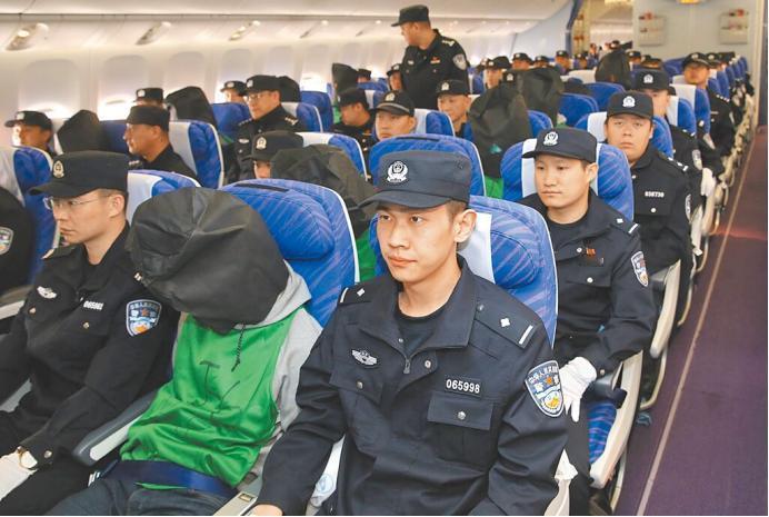 台独分子都震惊了吧！2025年12月5日报道，大陆公安在未经通报下，便以小三通金