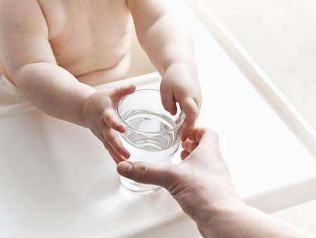 刚出生的宝宝在冬季应该如何御寒, 各位新妈妈们了解吗?